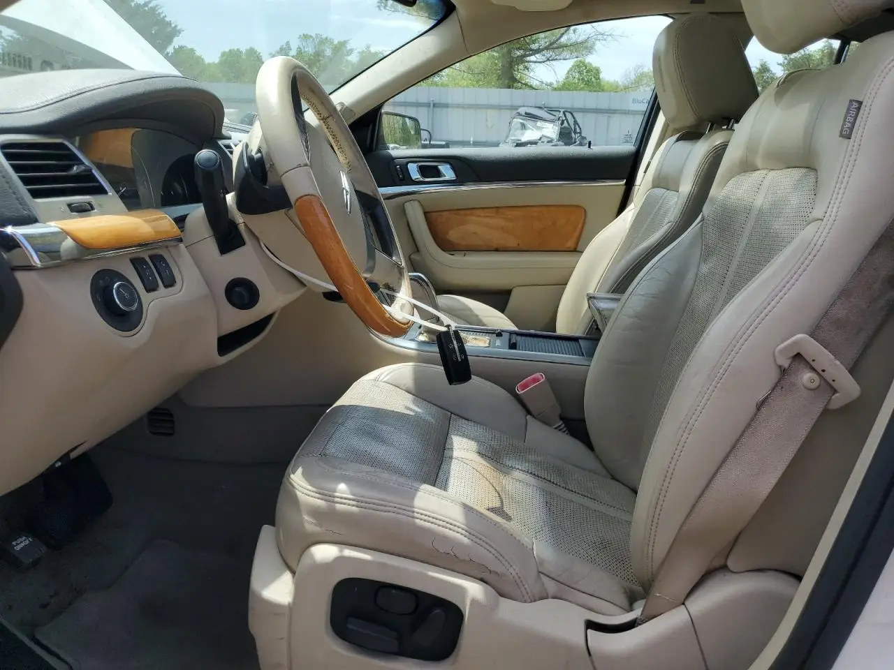 LINCOLN MKS 2010 WHITE Photo 10