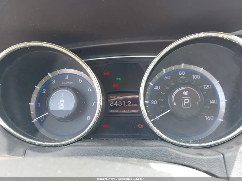 HYUNDAI SONATA 2011 TAN Photo 9