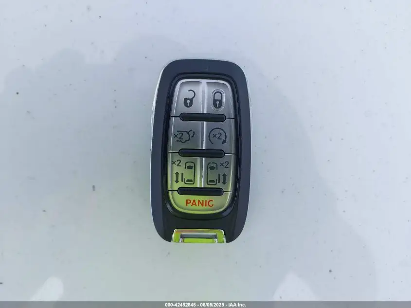 CHRYSLER PACIFICA 2023  Photo 3