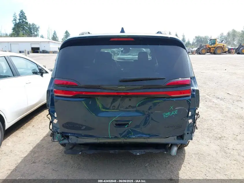 CHRYSLER PACIFICA 2023  Photo 9