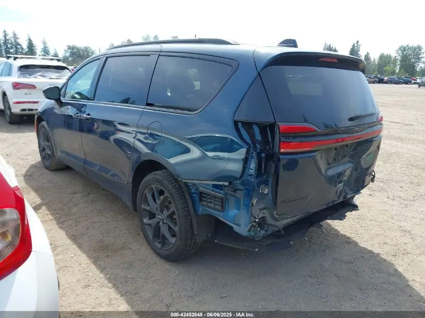 CHRYSLER PACIFICA 2023  Photo 11