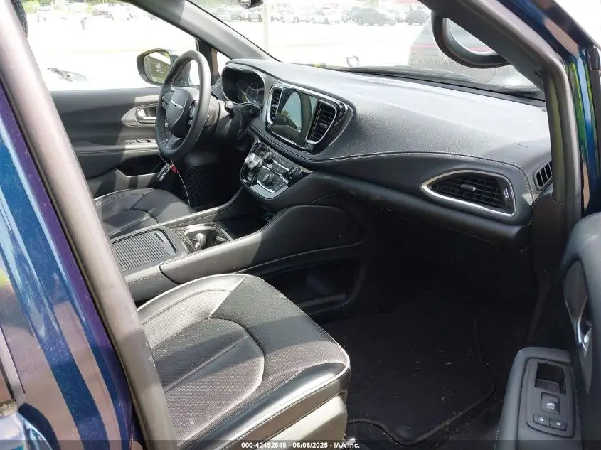 CHRYSLER PACIFICA 2023  Photo 13