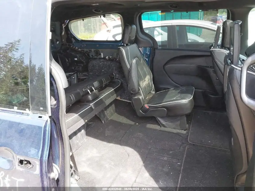 CHRYSLER PACIFICA 2023  Photo 16