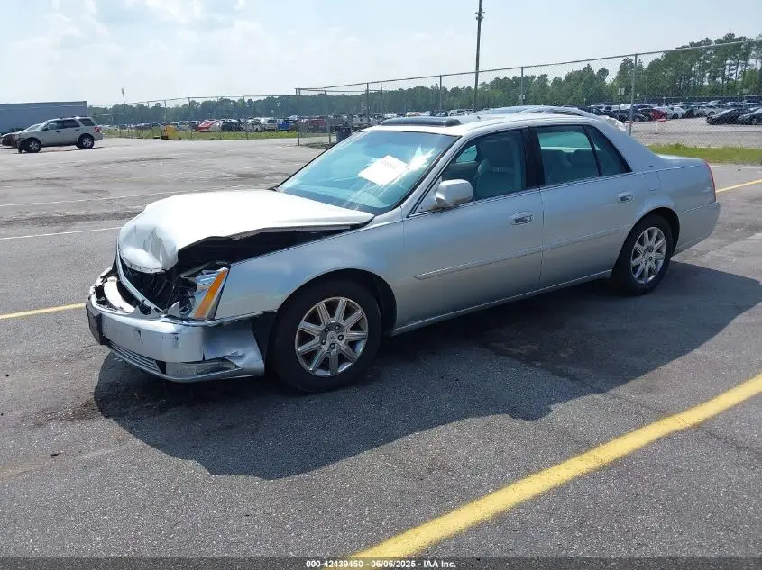 CADILLAC DTS 2010 SILVER Photo 4