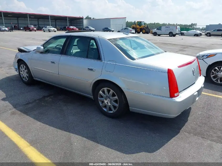 CADILLAC DTS 2010 SILVER Photo 5