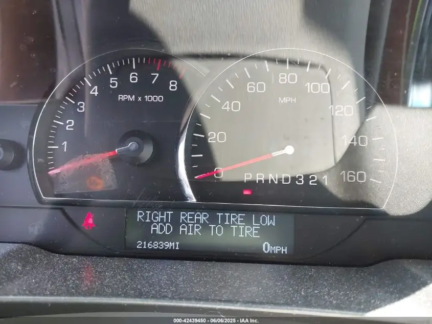 CADILLAC DTS 2010 SILVER Photo 9