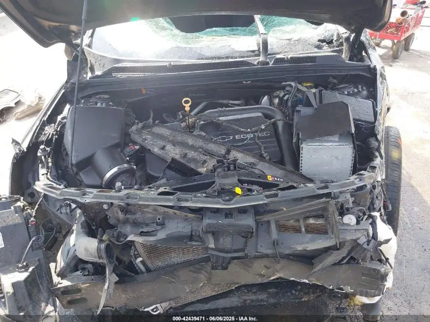 CHEVROLET MALIBU 2018  Photo 2