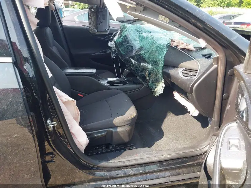 CHEVROLET MALIBU 2018  Photo 9