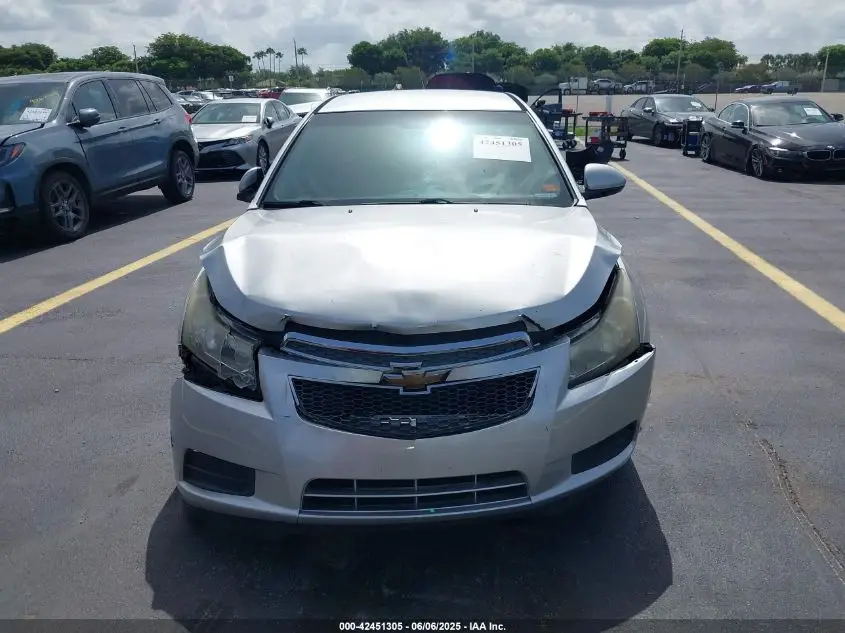 CHEVROLET CRUZE 2012  Photo 4
