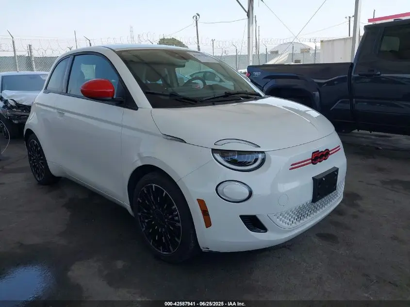 FIAT 500E 2024. Lot# 42587941. VIN ZFAFFAA40RX210061. Photo 1