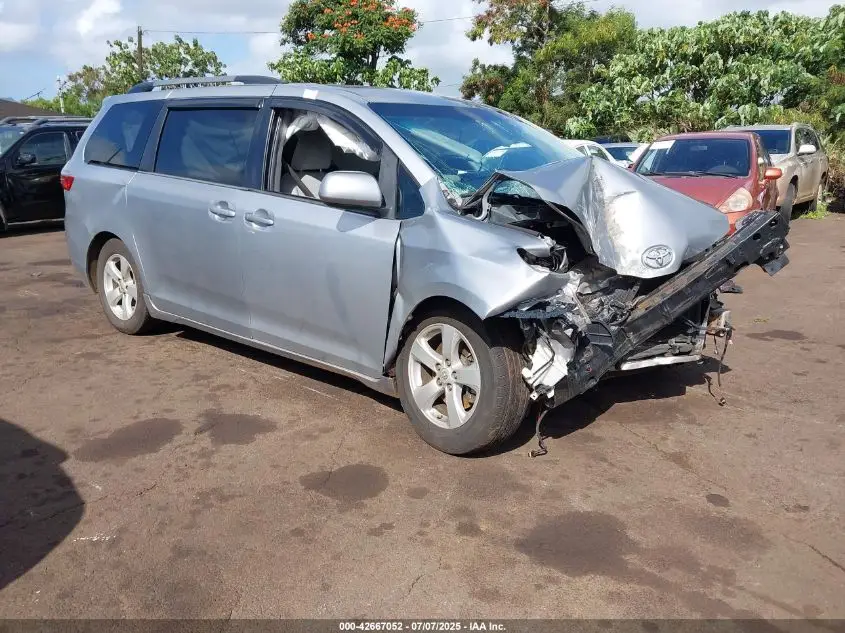 TOYOTA SIENNA 2016  Photo 1