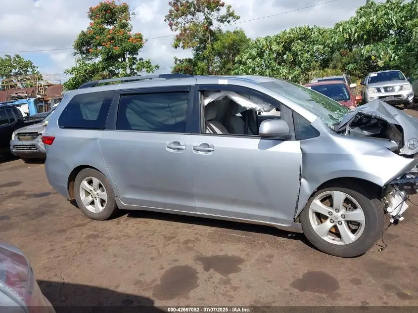 TOYOTA SIENNA 2016  Photo 5