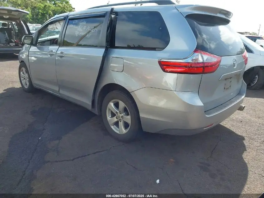 TOYOTA SIENNA 2016  Photo 10
