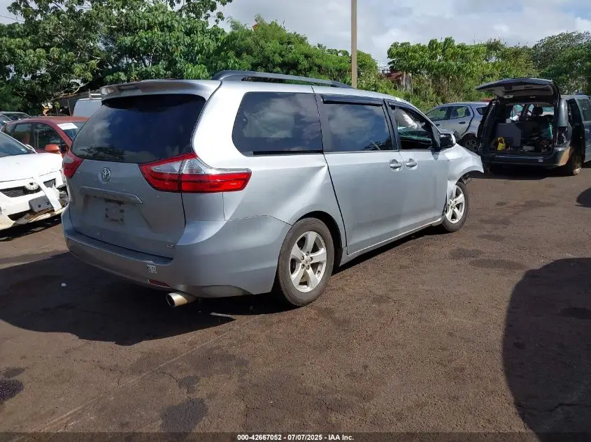 TOYOTA SIENNA 2016  Photo 11