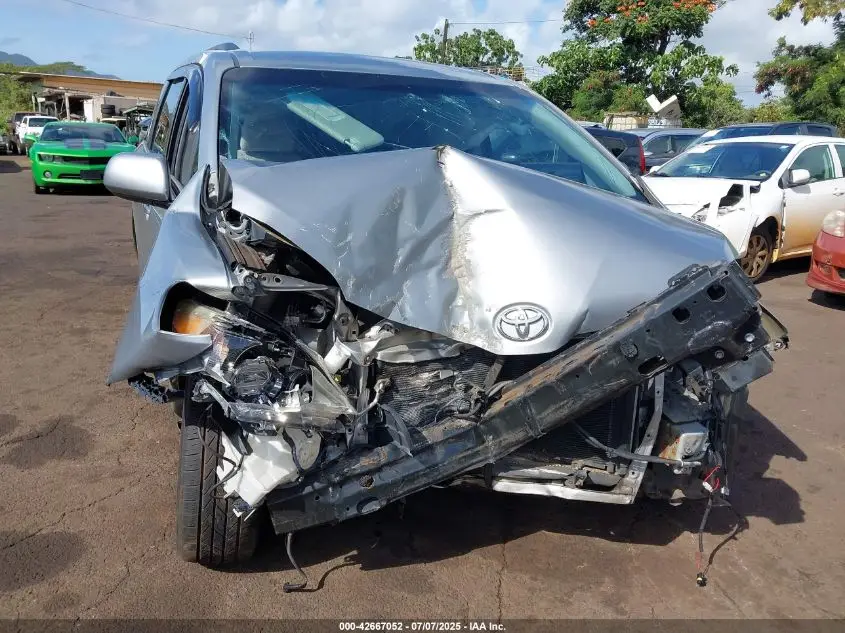 TOYOTA SIENNA 2016  Photo 13