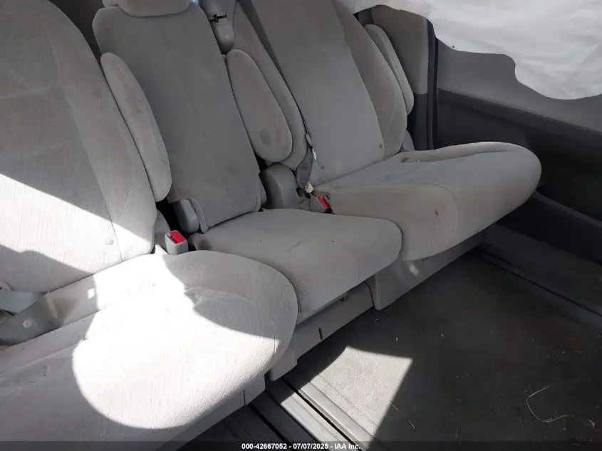 TOYOTA SIENNA 2016  Photo 15