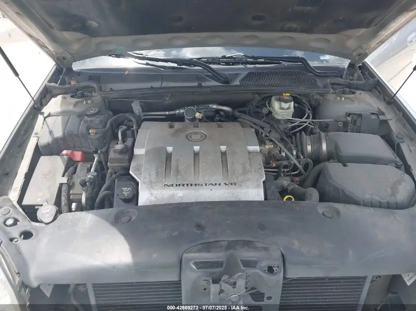 CADILLAC DEVILLE 2004  Photo 2