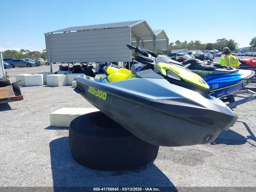 SEADOO PERSONAL WATERCRAFT 2022. Lot# 41758845. VIN YDV34121K122. Photo 1