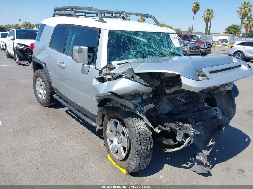 TOYOTA FJ CRUISER 2008. Lot# 42738684. VIN JTEZU11F18K006700. Photo 1
