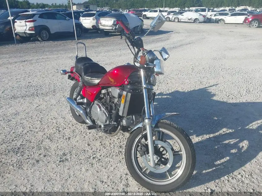 HONDA VF700 1986. Lot# 43001100. VIN JH2RC2105GM205624. Photo 1