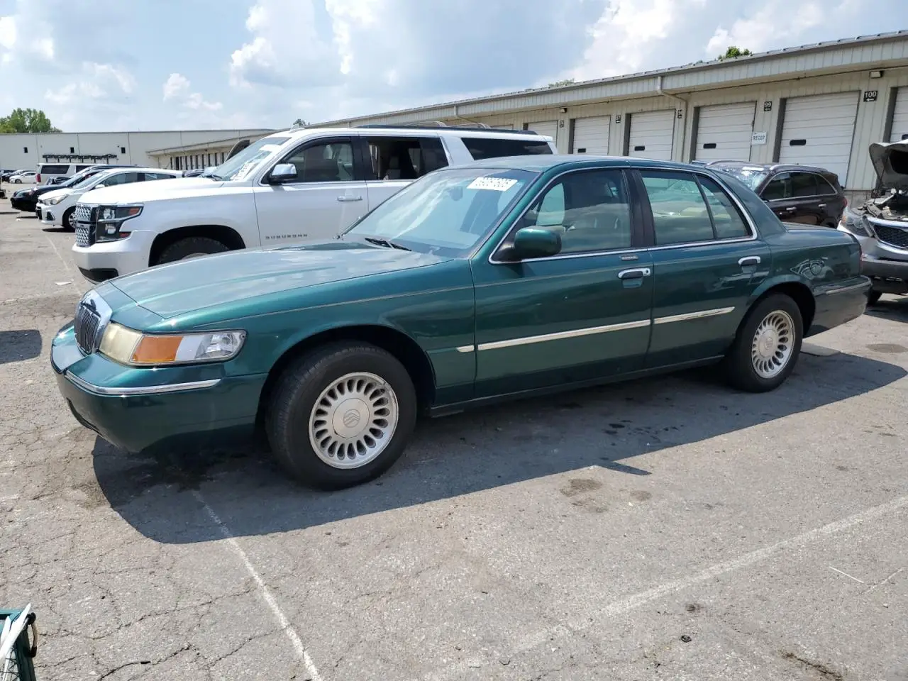 MERCURY GRMARQUIS 2000. Lot# 69067605. VIN 2MEFM75W6YX735713. Photo 1