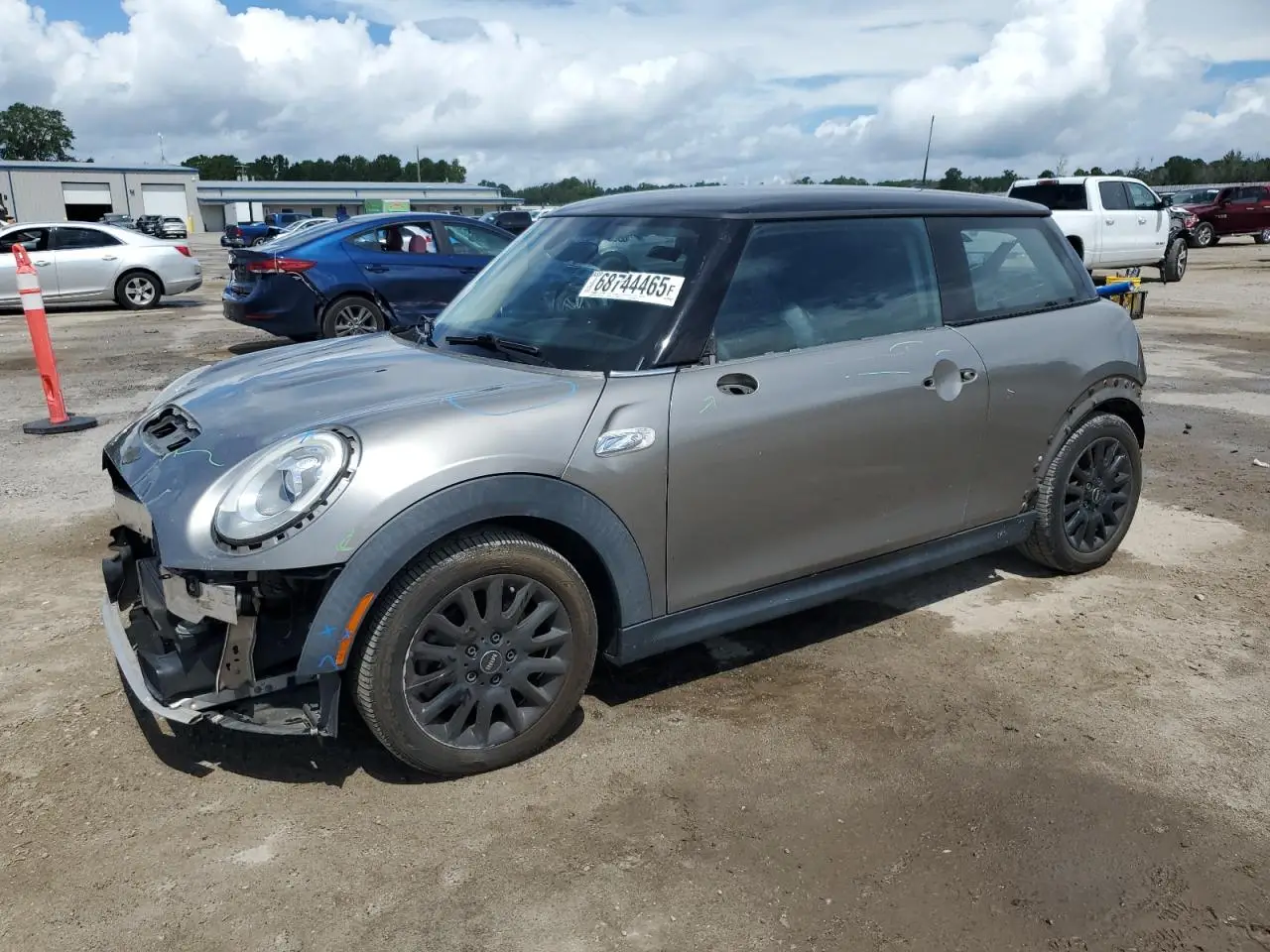 MINI COOPER 2018. Lot# 68744465. VIN WMWXP7C54J2A49170. Photo 1