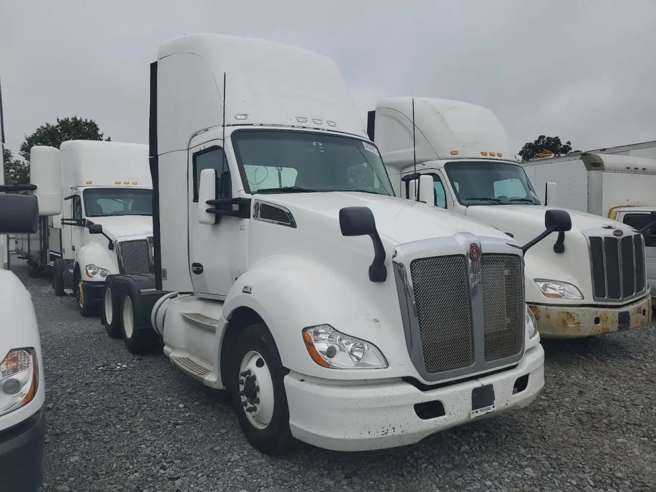 KENWORTH All Models 2015. Lot# 66368005. VIN 1XKYD49X2FJ443580. Photo 1