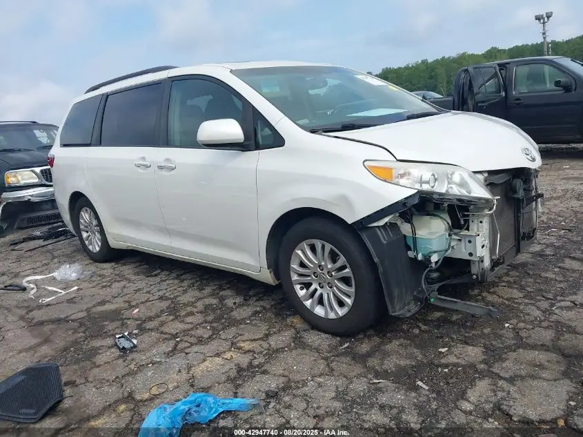 TOYOTA SIENNA 2015. Lot# 42947740. VIN 5TDYK3DC0FS554194. Photo 1