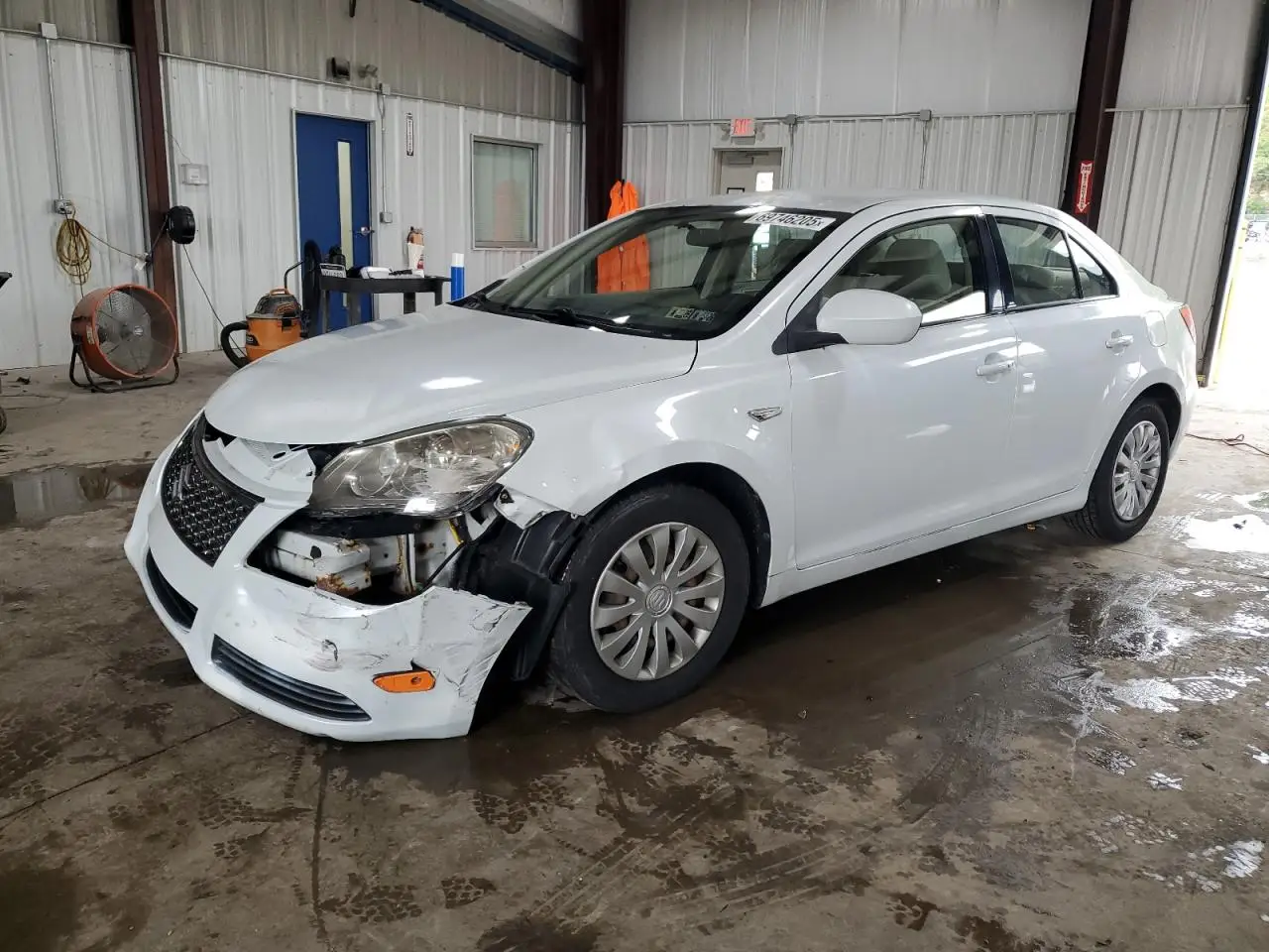 SUZUKI KIZASHI 2011. Lot# 69746205. VIN JS2RF9A12B6110104. Photo 1