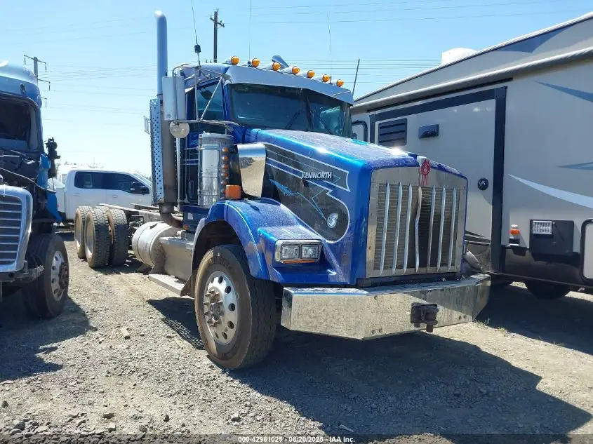 KENWORTH CONSTRUCTION 2008. Lot# 42961025. VIN 1NKDL40X38R218016. Photo 1