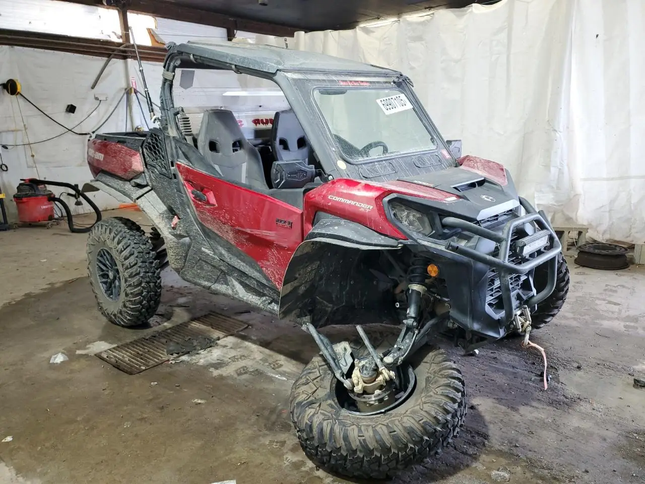 CAN-AM SIDEBYSIDE 2024. Lot# 69907105. VIN 3JBAKAX45RE001911. Photo 1