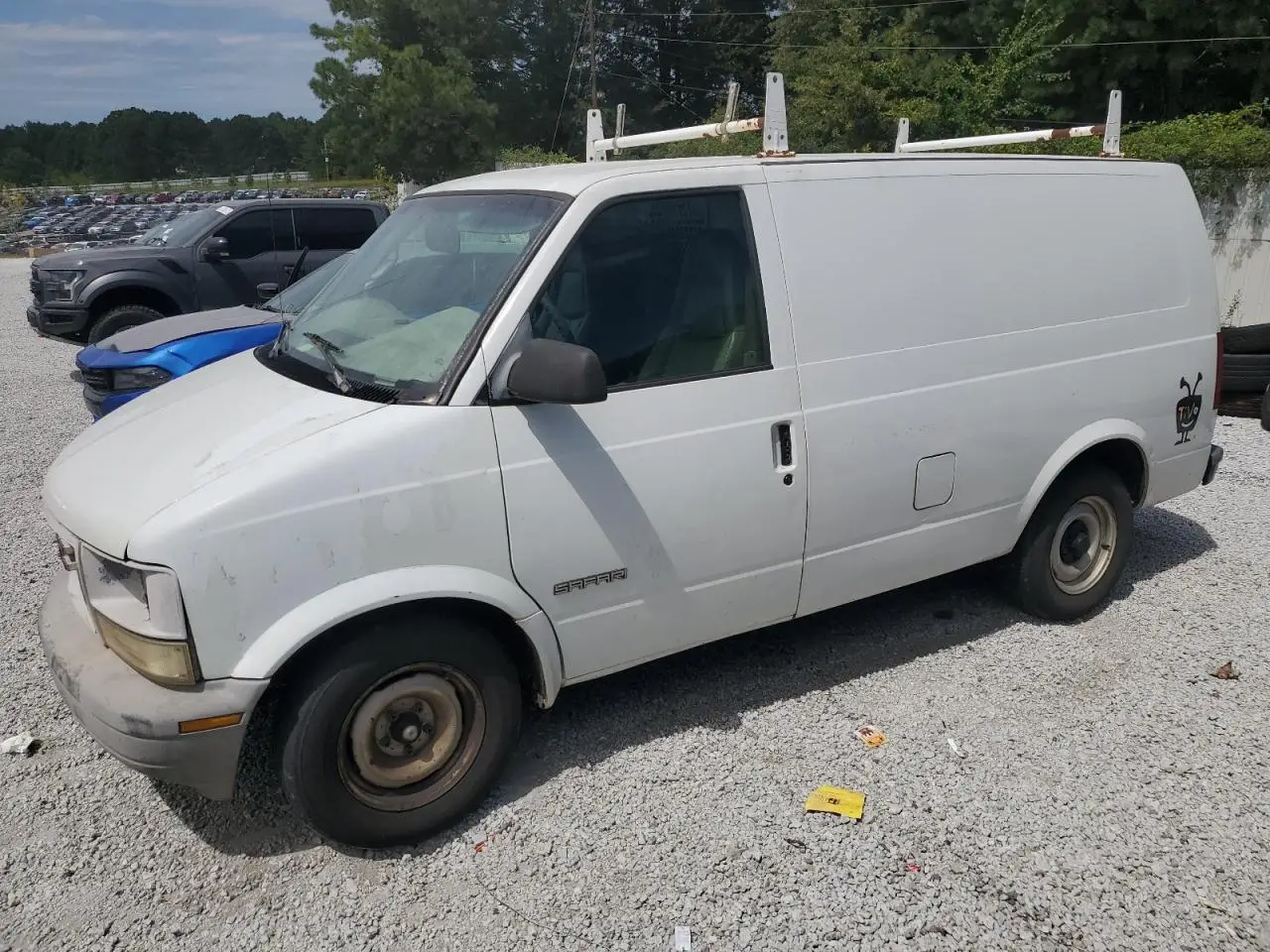 GMC SAFARI 2000. Lot# 70443325. VIN 1GTDM19W1YB521053. Photo 1