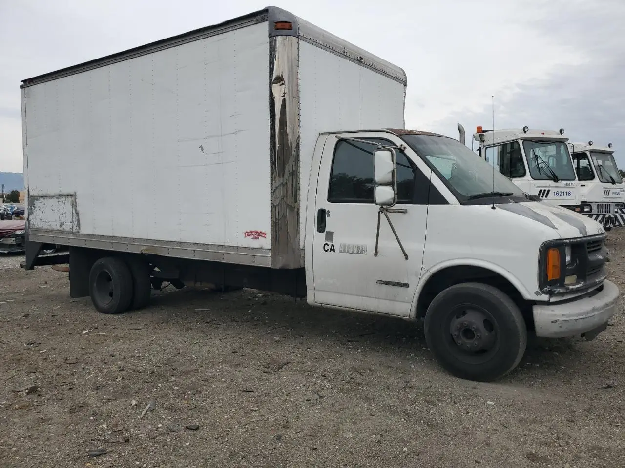 CHEVROLET EXPRESS 2000. Lot# 70001815. VIN 1GBJG31R1Y1155858. Photo 1