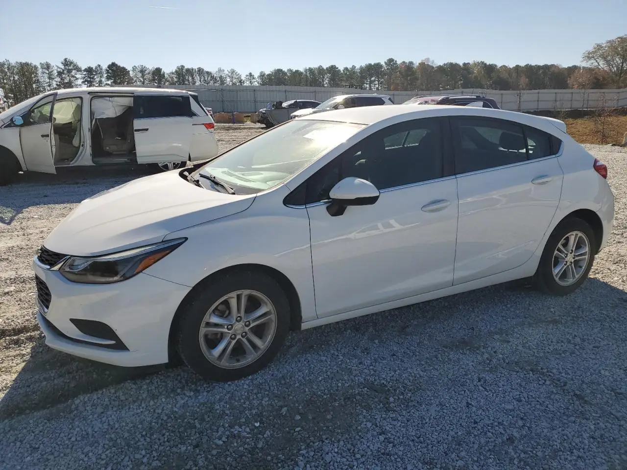 CHEVROLET CRUZE 2018. Lot# 92314365. VIN 3G1BE6SM3JS653096. Photo 1