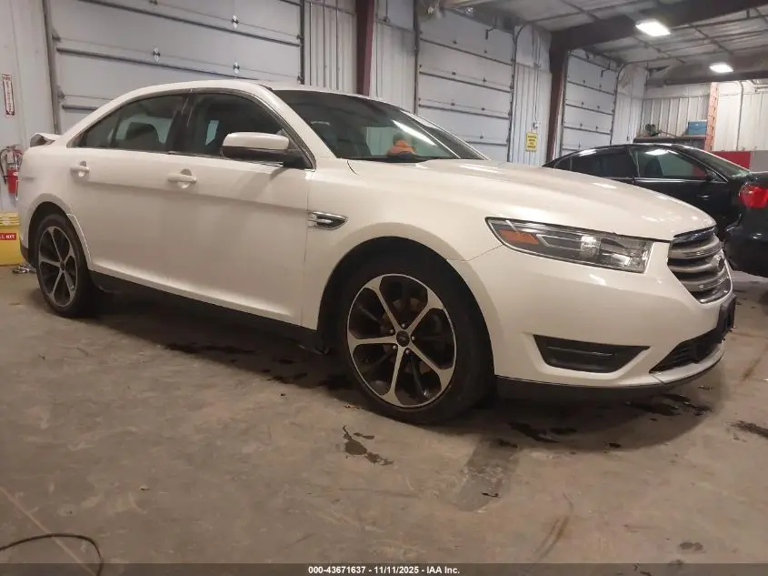 FORD TAURUS 2015. Lot# 43671637. VIN 1FAHP2E81FG100395. Photo 1