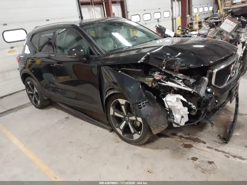 VOLVO XC40 2020. Lot# 43676903. VIN YV4162UK6L2215060. Photo 1