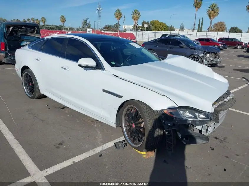 JAGUAR XJ 2016. Lot# 43643302. VIN SAJWA1CE6GMV94084. Photo 1