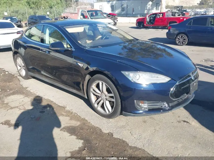 TESLA MODEL S 2015. Lot# 43635423. VIN 5YJSA1S1XFFP77006. Photo 1