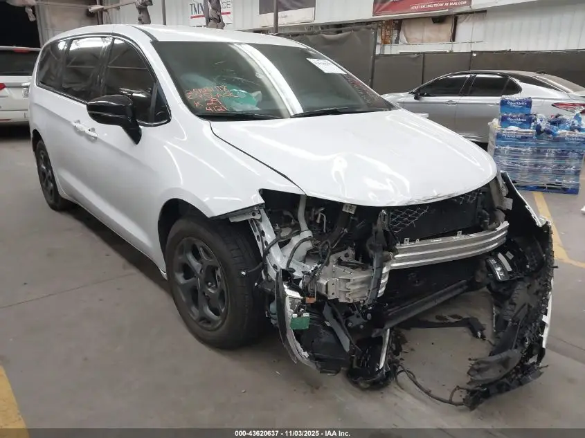 CHRYSLER PACIFICA HYBRID 2024. Lot# 43620637. VIN 2C4RC1S72RR104121. Photo 1