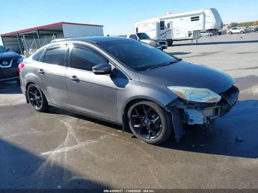 FORD FOCUS 2013. Lot# 43598317. VIN 1FADP3F27DL254600. Photo 1